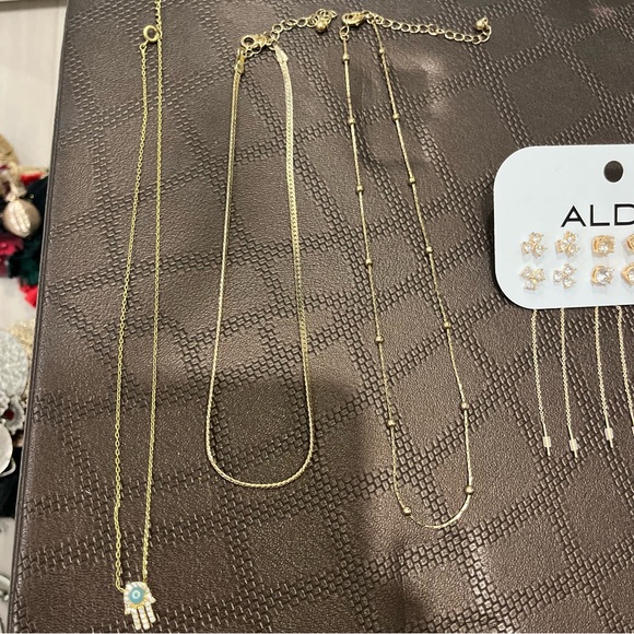 Aldo jewelry - 3 necklaces and 6 pairs of earrings - Picture 2 of 4